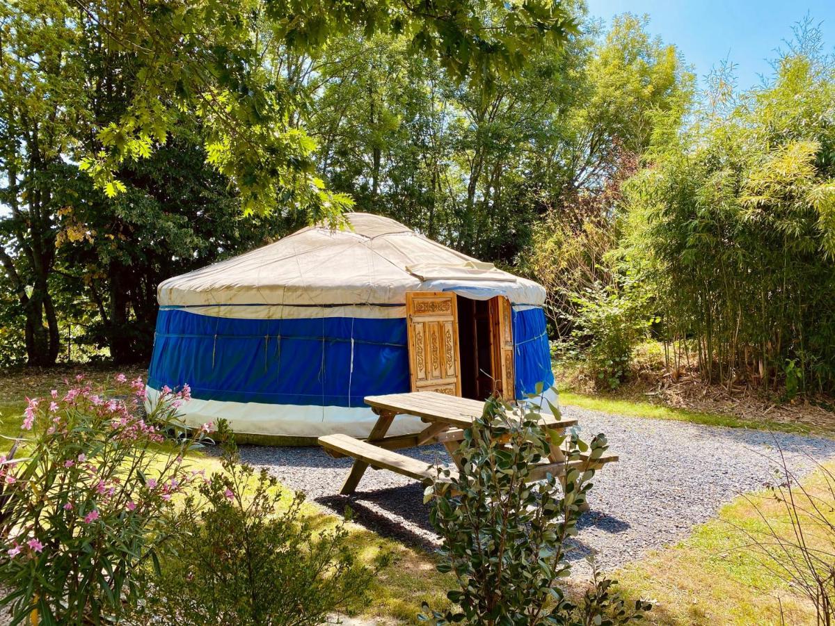 Les Yourtes Du Bearn - Domaine Des Deux Clos Bed & Breakfast Pontiacq-Viellepinte Luaran gambar