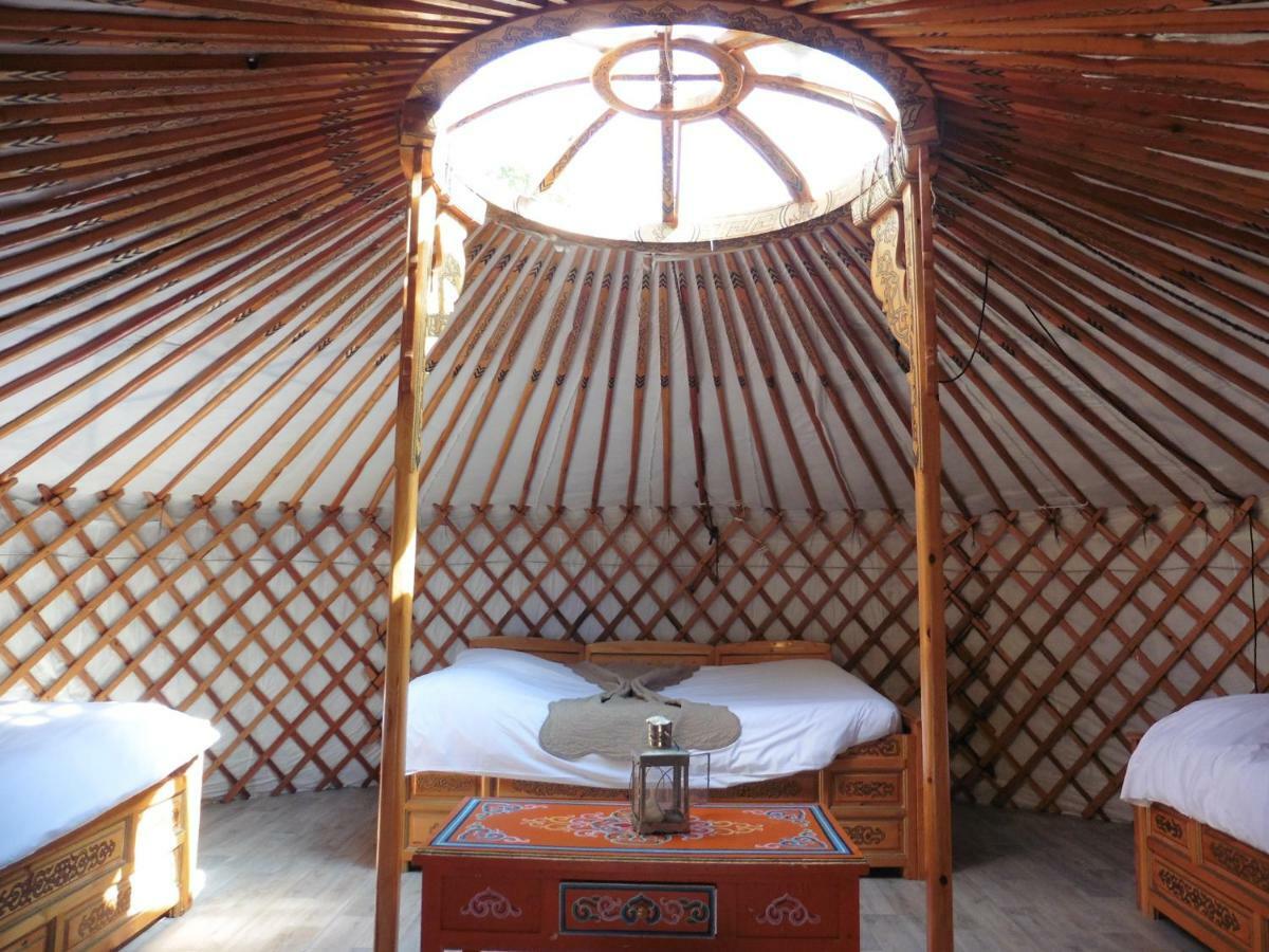 Les Yourtes Du Bearn - Domaine Des Deux Clos Bed & Breakfast Pontiacq-Viellepinte Luaran gambar